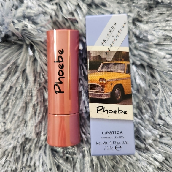 Makeup Revolution x Friends Satin Kiss Lipstick Phoebe - Picture 1 of 5